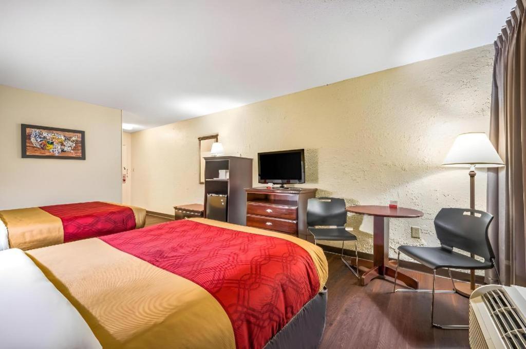 Econo Lodge Corinth Экстерьер фото